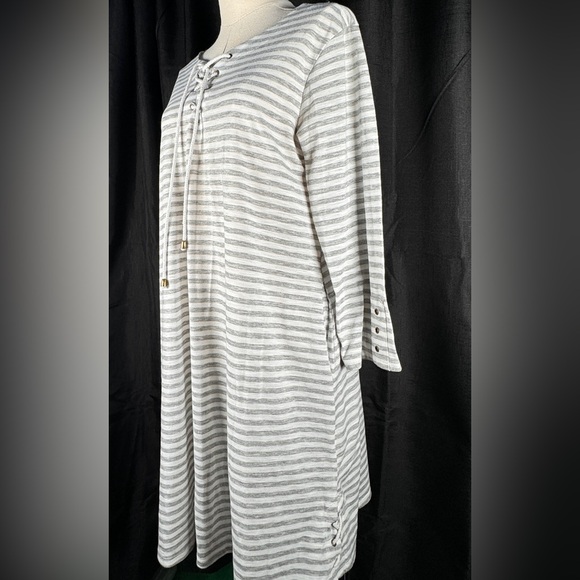 (L/XL) Simply Noelle Gray and White Horizontal Striped Tunic - Picture 4 of 13